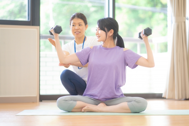 肩甲骨を動かす動きを取り入れましょう