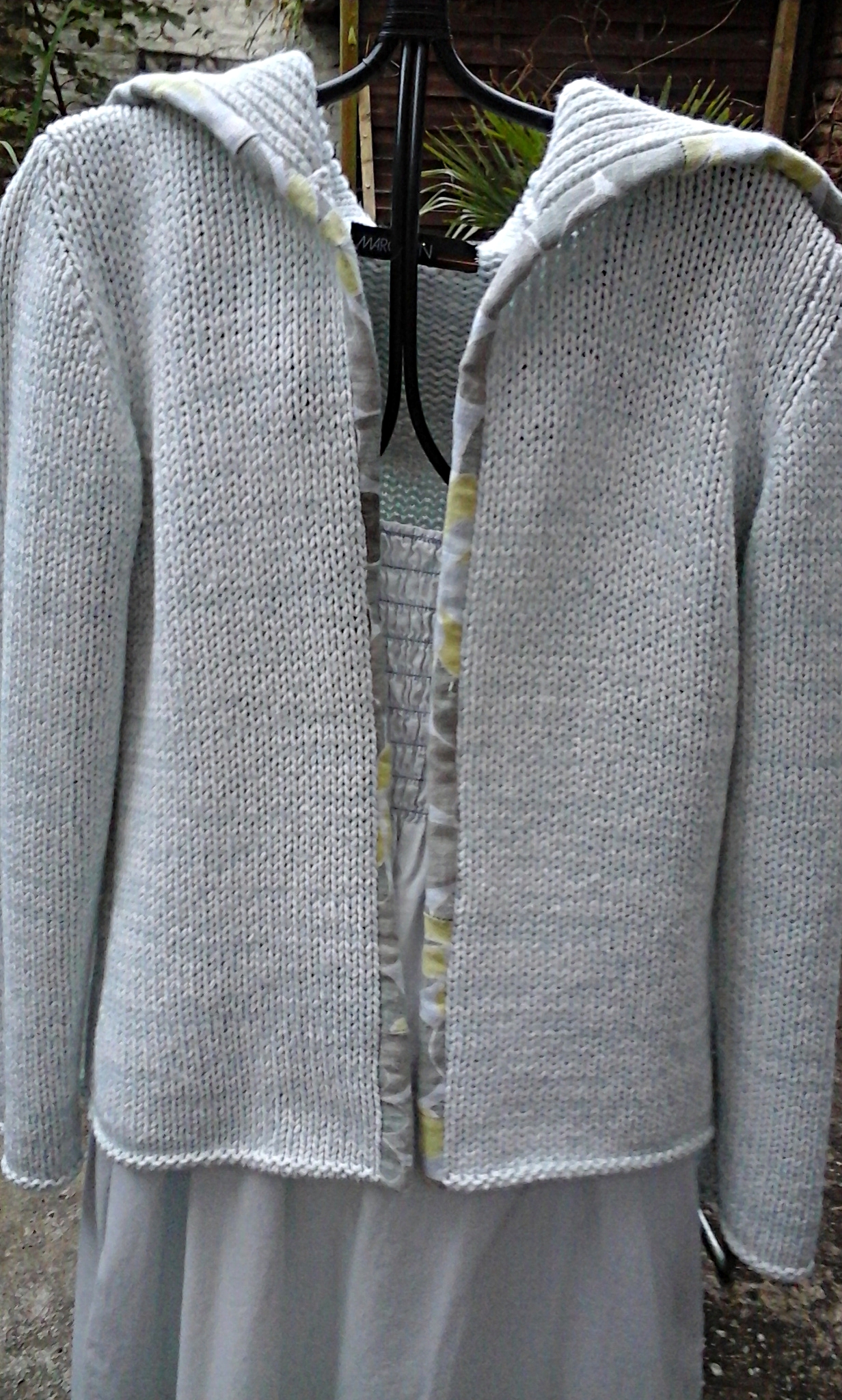 the pullover changed into a cardigan in summerlook, sold, designed and made by Beate Gernhardt