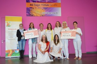 40 Tage Yoga, Feb. 2016, Abschlußfest, Spendenübergabe