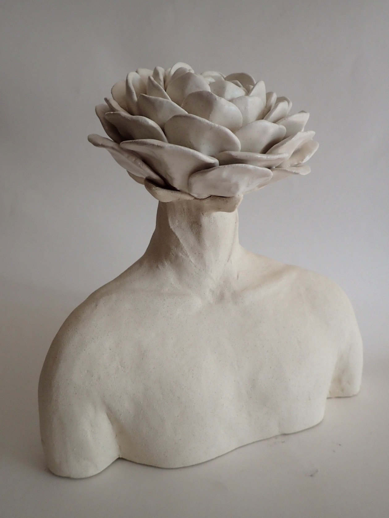 Anne TASSIN, "Buste homme Renoncule", Céramique, Grès, 25x27x15 cm, 2024, 380 € 