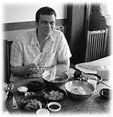 Picture of a man at a Korean restaurant. Bild aus einem koreanischen Restaurant.