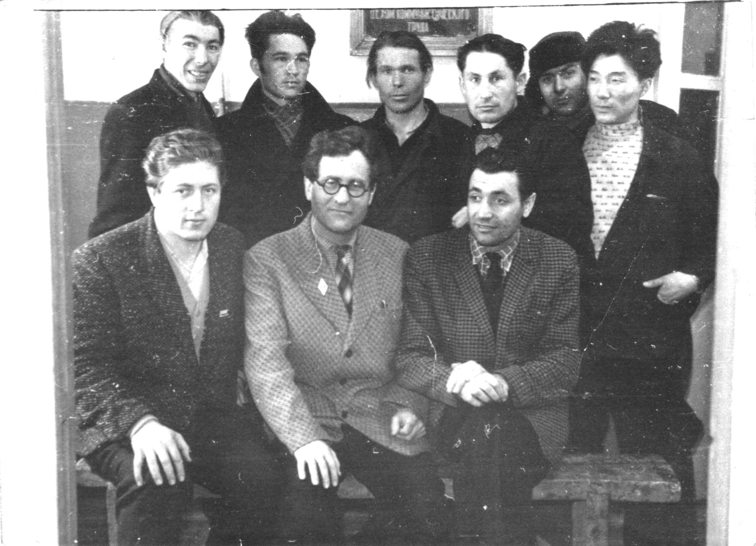 Осенью 1955 года возникло литературное объединение. Фотографии литературного объединения звено Алтая. Боровичское литобъединение. Литературное объединение Лабиринт Ставрополь фото.