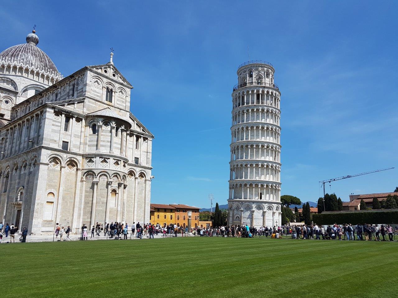 der berühmte schiefe Turm von Pisa