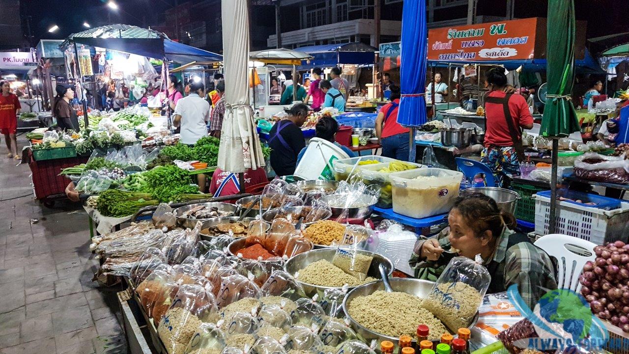 kleiner Markt in Phimai