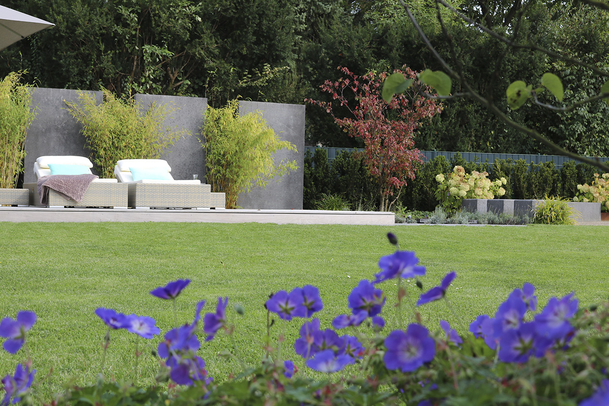 Gartenanlage mit Bouleplatz und Wasserspiel - Meisterbetrieb Messner