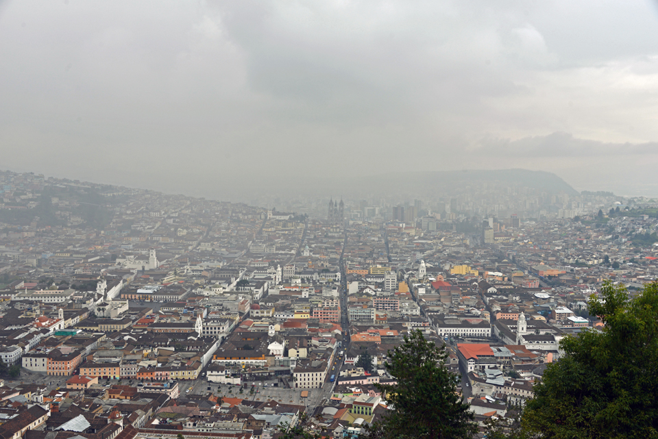 Blick vom Panecillo-Hügel auf Quito