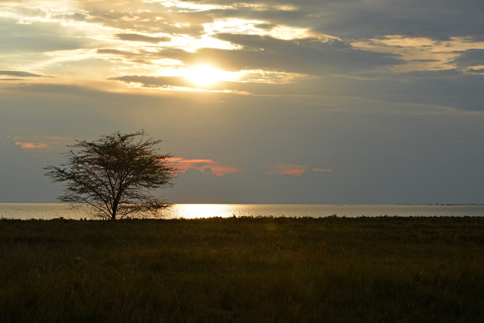 Sonnenuntergang bei den  Makgadikgadi-Pfannen
