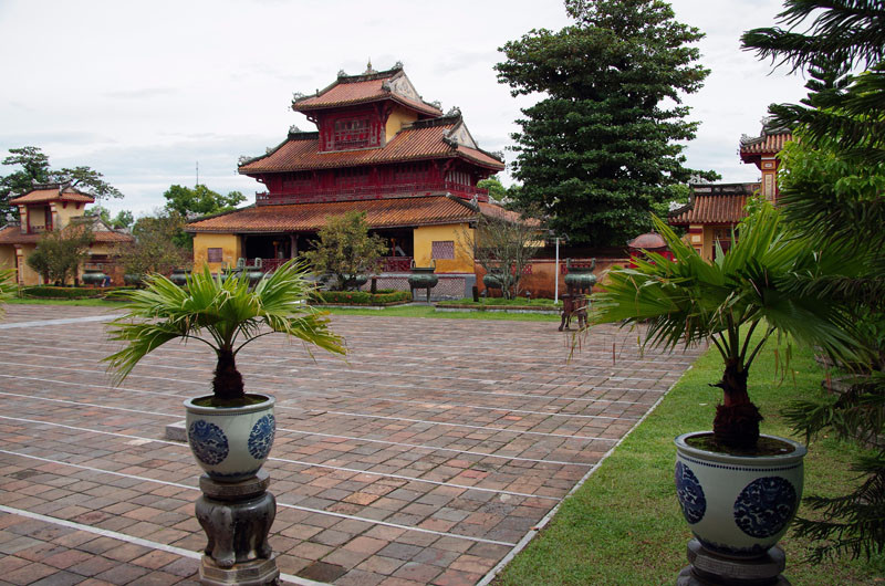 Hue, Phung Tien Tempel