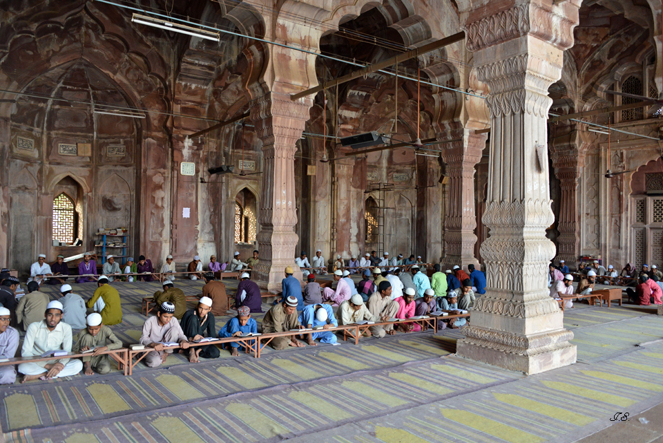 „Tajul-Masjid“, Koran-Schule