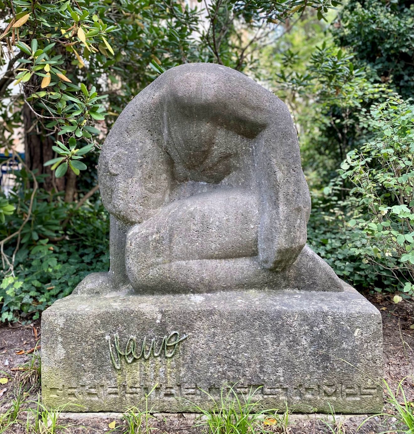 Schenkung einer Granitskulptur an das Georg Kolbe Museum