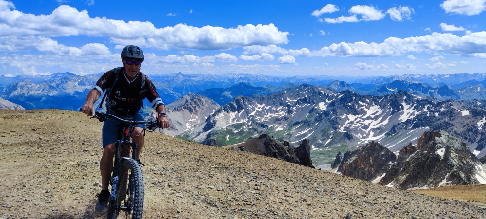 In cima si pedala
