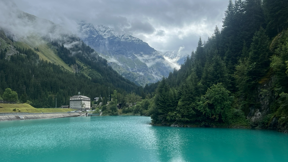Sveglia con molta calma in attesa che la pioggia lasci spazio al sole e via in direzione FIONNAY