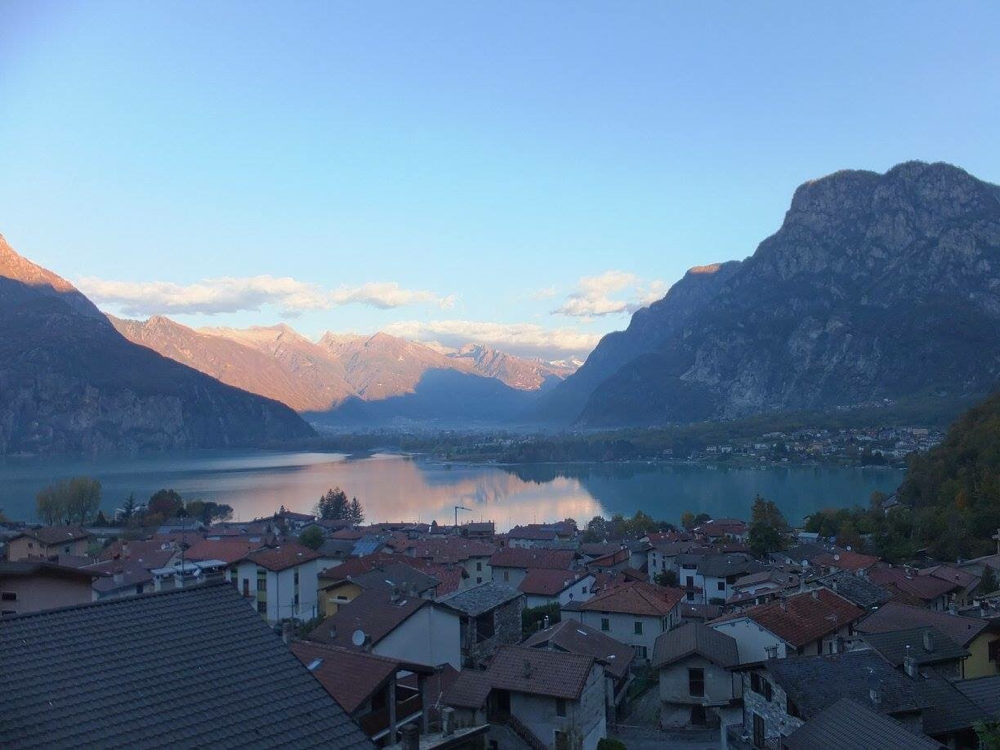 la vista sul lago di Mezzola  ci accompagnerà per gran parte del giro