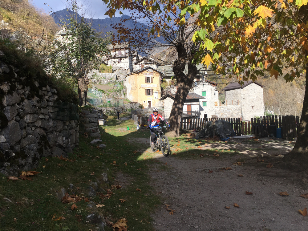 Codera.... paesino sperduto ed irraggiungibile con i mezzi....... ma comunque popolato
