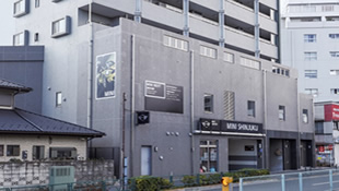 MINIの洗車・車両回送アルバイト（MINI新宿サービスセンター）