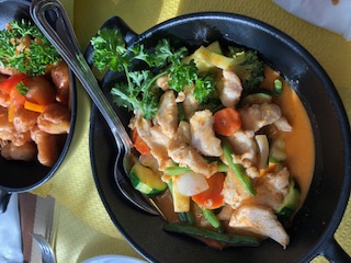 Poulet Cocosmilch Curry flambiert 