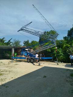 Montage de la grue de chantier 