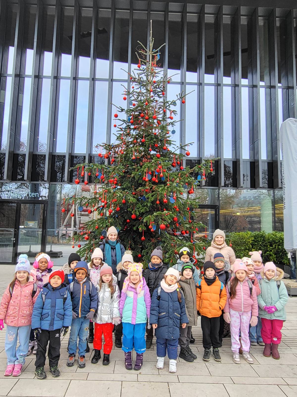Christbaum schmücken im Volksgarten (DFKL1)