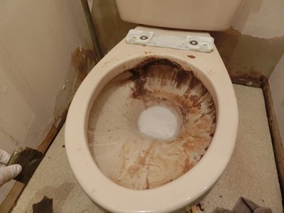  現状回復　トイレ　カルキ　尿石　汚れ　悪臭