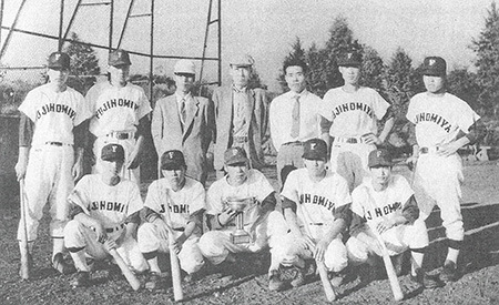 昭和35年頃のユニフォーム(胸のアルファベットがFUJIMIYAからFUJINOMIYAに)