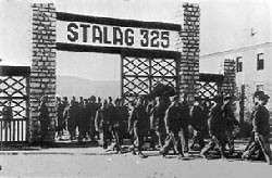       Entrée du camp