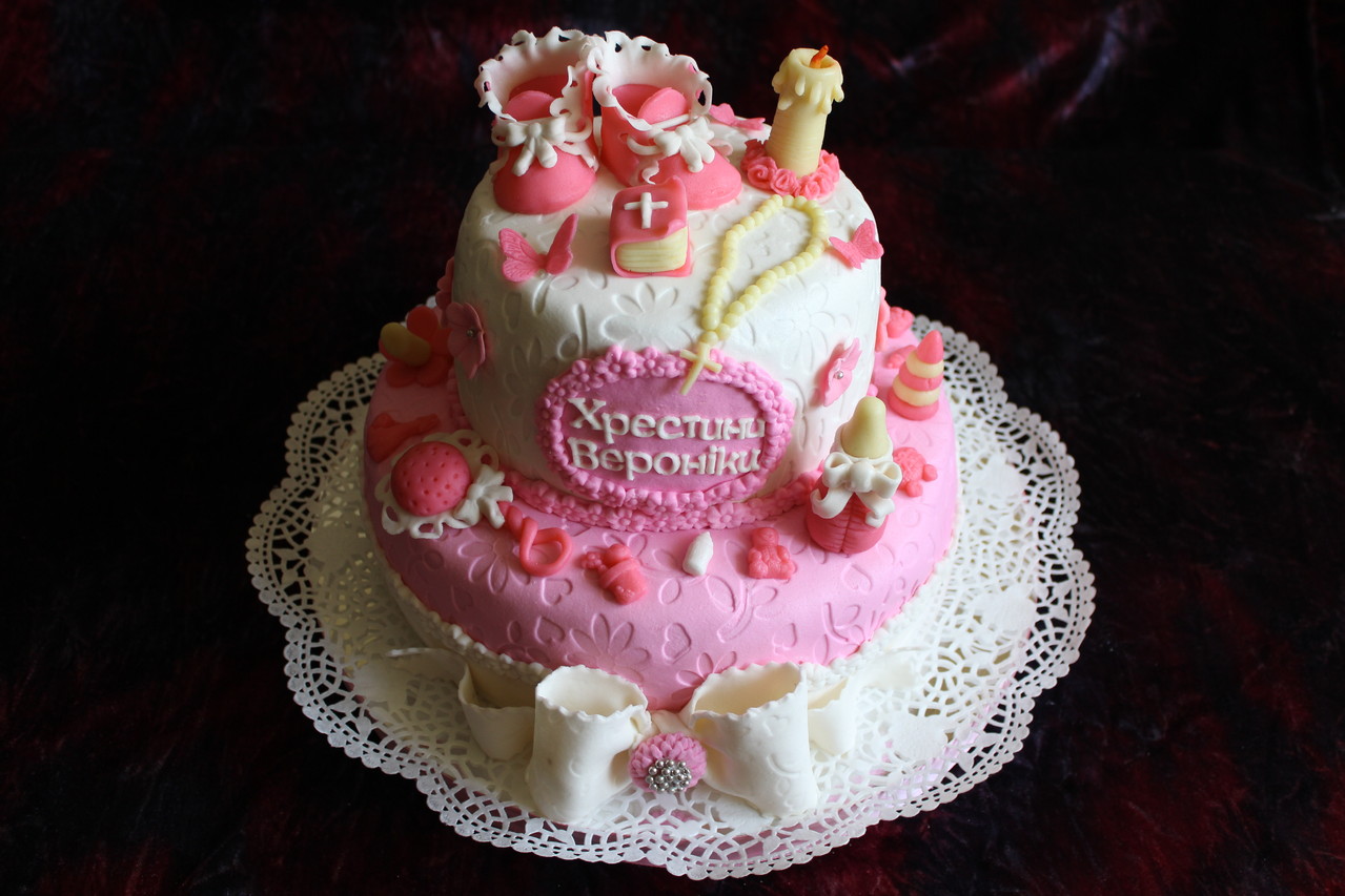 Торт девочка. Двухъярусный торт для девочки. Торт на годик девочке. Торт на годик девочке двухъярусный