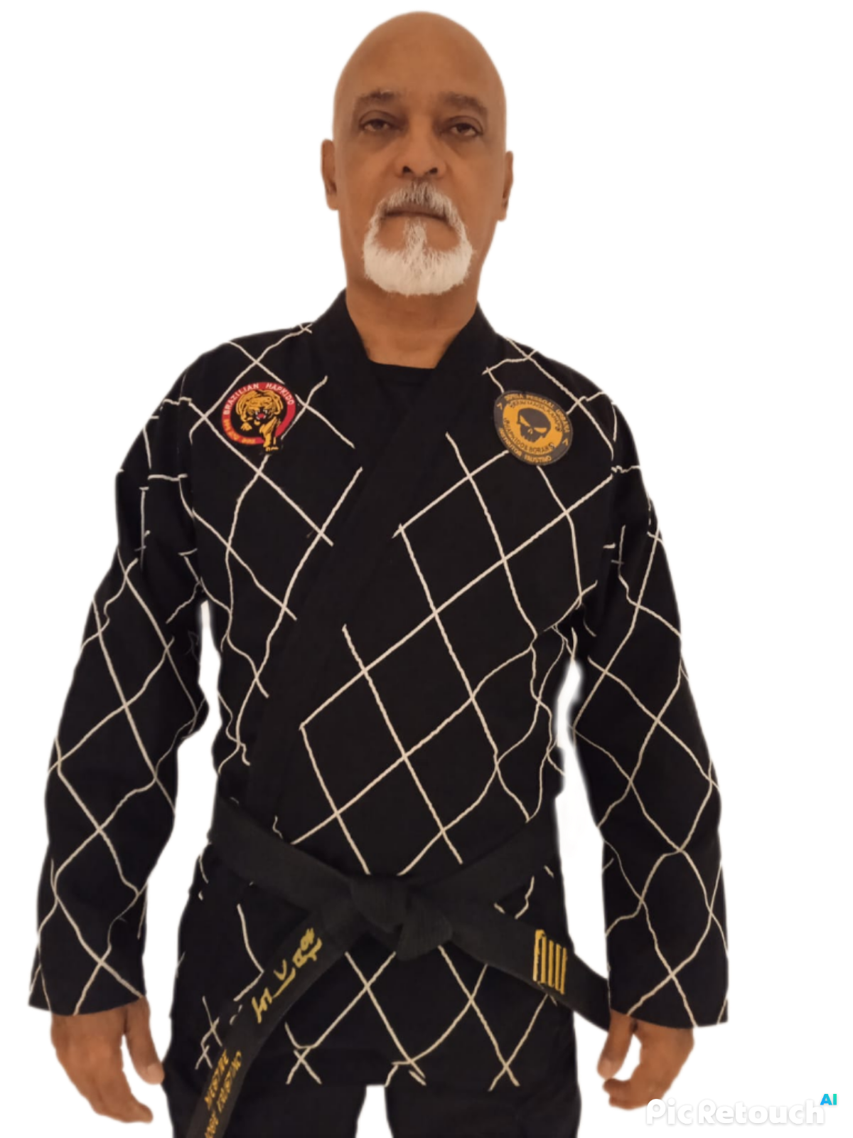 ISA BRASIL (SANGJAKUAN) O Hapkido é uma arte marcial sul-coreana especializada em defesa pessoal, sua base também é muito usada nos exércitos pelo mundo todo, o aprendizado de técnicas de ataques e defesas de socos, chutes, rolamentos, projeções, escapes, esquivas, torções, alavancas, imobilizações em pé ou no solo, técnicas de alongamento e respiração,além de englobar técnicas com armas de diversos tipos como bastões, espadas, bengalas, facas, leques. Essa arte marcial também ensina seus praticantes a auto defesa com praticamente qualquer objeto, por ser uma Arte capaz de se adaptar a qualquer adversário.