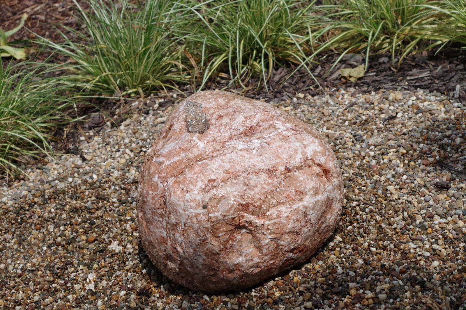 Quellsteine, Wasser im Garten, Gartenbrunnen, Wasserspiele im Garten