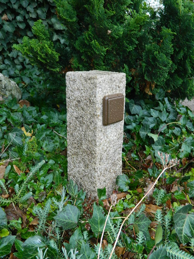 Außensteckdosen aus Naturstein, Strom im Garten
