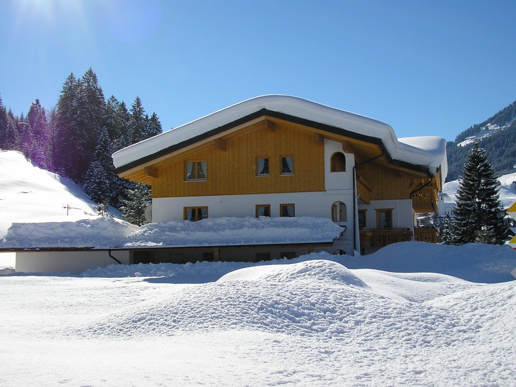 Blick von Riezlern kommend - im Winter