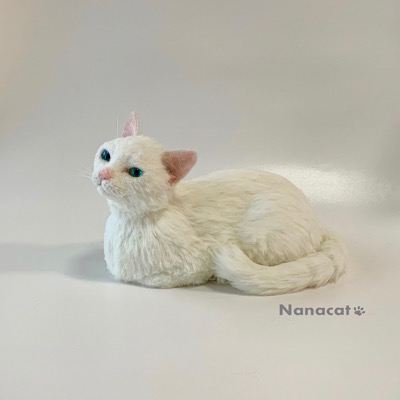 【白猫】2020.6　W22cm×D36cm×H21cm　香箱座りの白猫