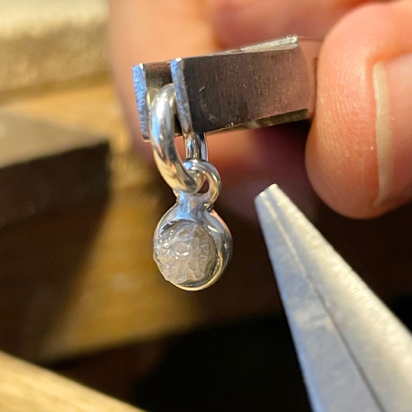 perlenpool Schmuck Designwerksatt in Stuttgart ist einzigartig. Wer macht die Designwerkastt? lese es hier.