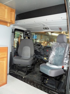 Umbau Bus zu Camper mit allen Geräten und Möbeln