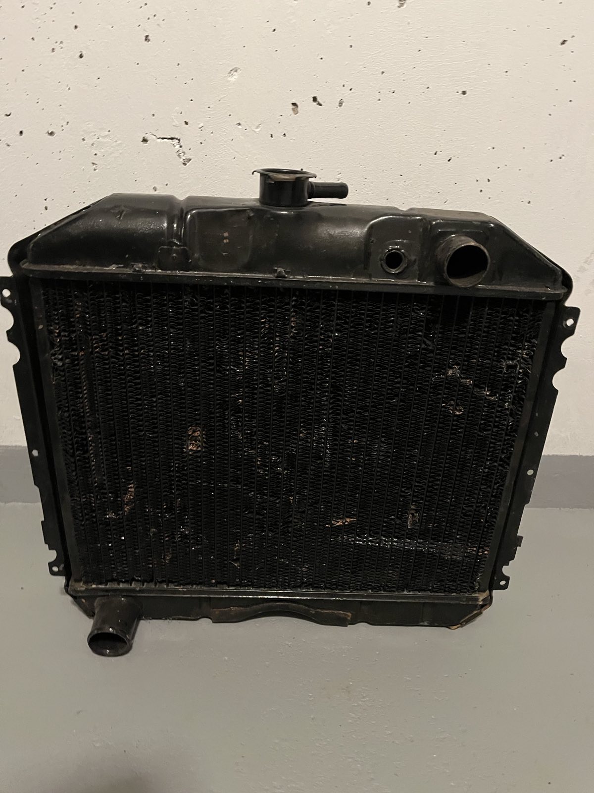 24-1301010-Б (24-1301010-B, 24-1301010-6) Kühler Wasserkühler GAZ 24 Wolga. Radiator GAS 24 Volga. Радиатор охлаждения ГАЗ 24 Волга.