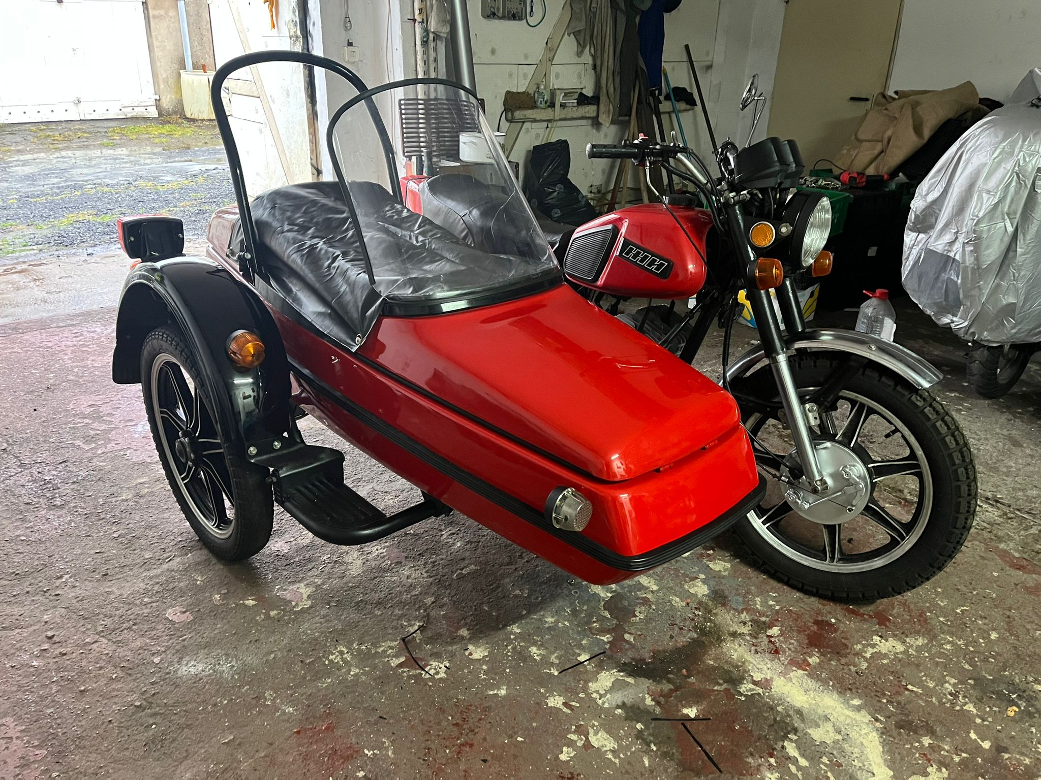 Izh Jupiter 5 mit Beiwagen Motorradgespann. Izh Jupiter 5 with sidecar. Иж Юпитер 5 легендарный советский русский СССР мотоцикл с коляской.