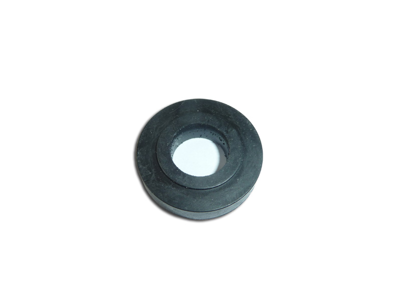 1-1302094 Gummibuchse GAZ 21 Wolga. Rubber bush GAS M21 Volga. Прокладка крепления кронштейна ГАЗ М21 Волга.