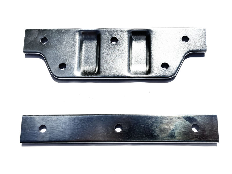 24-8404316, 24-8404318 Befestigungsset für Schmutzfänger GAZ 24 / GAZ 2410 Wolga. Brackets for Mudflaps GAS 24 / 2410 Volga. Комплект креплений для заднего брызговика ГАЗ-24 / ГАЗ-2410 Волга.