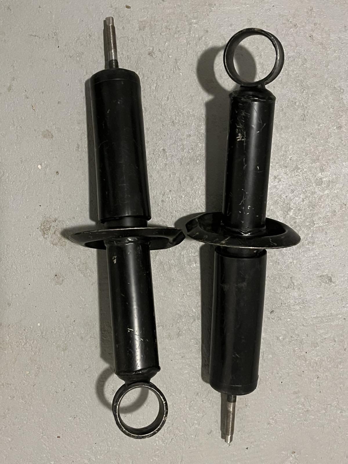 966-2905006-21 Stoßdämpfer vorne ZAZ 966, ZAZ-968, ZAZ-968A, ZAZ-968M Saporoshez. Front Shock absorber SAS 966/968. Амортизаторы передней подвески ЗАЗ-966, ЗАЗ-968, ЗАЗ-968А, ЗАЗ-968М
