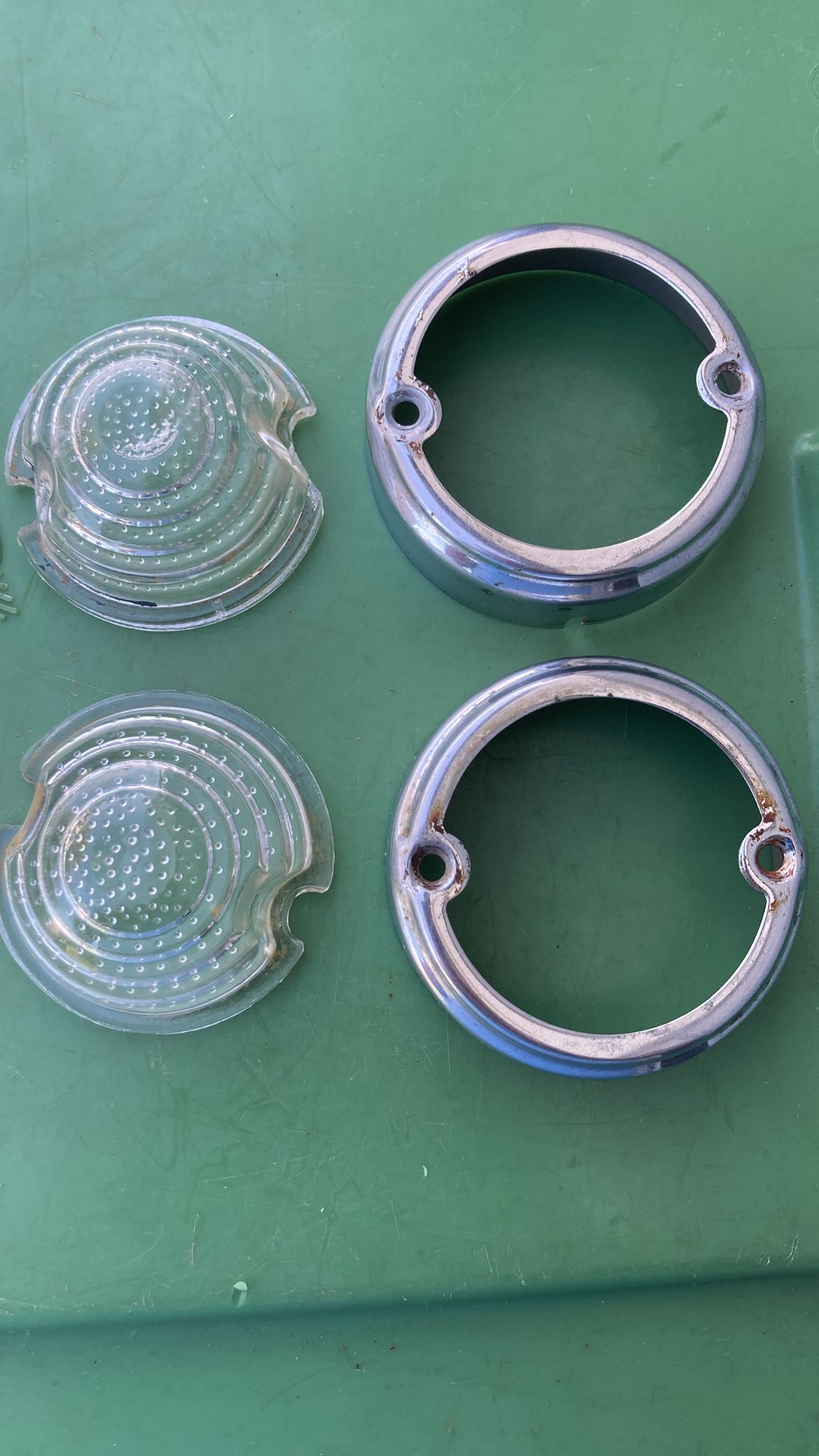 ПФ216--3712204 Glas + chrom Ring Standlicht ZAZ 965. Glass + trim ring side light SAS 965. Стекло рассеиватель + ободок Подфарника ЗАЗ 965.