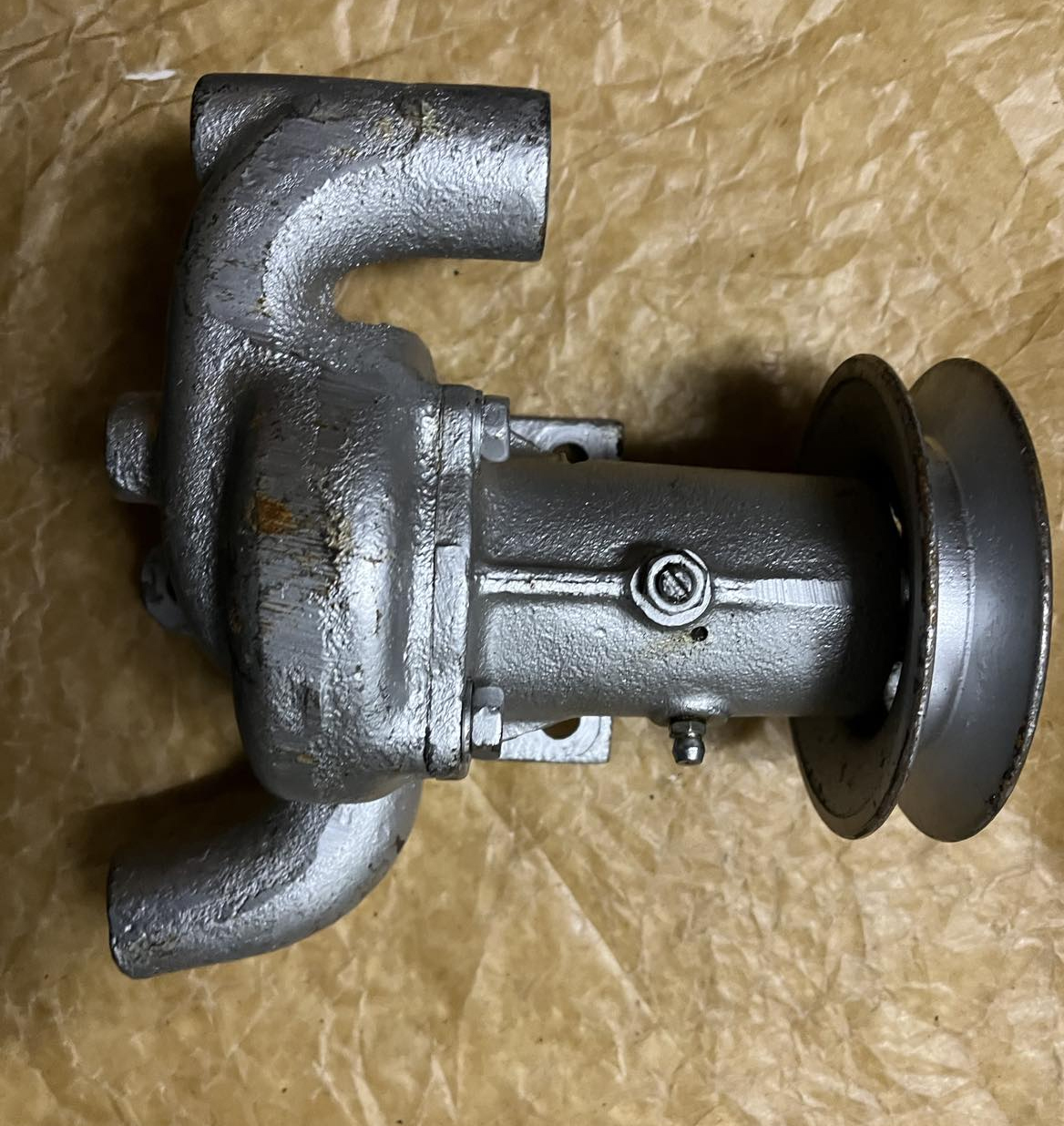 400-1307010 Wasserpumpe Motorkühlung Kühlung Moskwitsch M400, M401, M420. Water pump engine cooling Moskvich M400, M401, M420. Водяная помпа охлаждения двигателя Москвич М400, М401, М420.