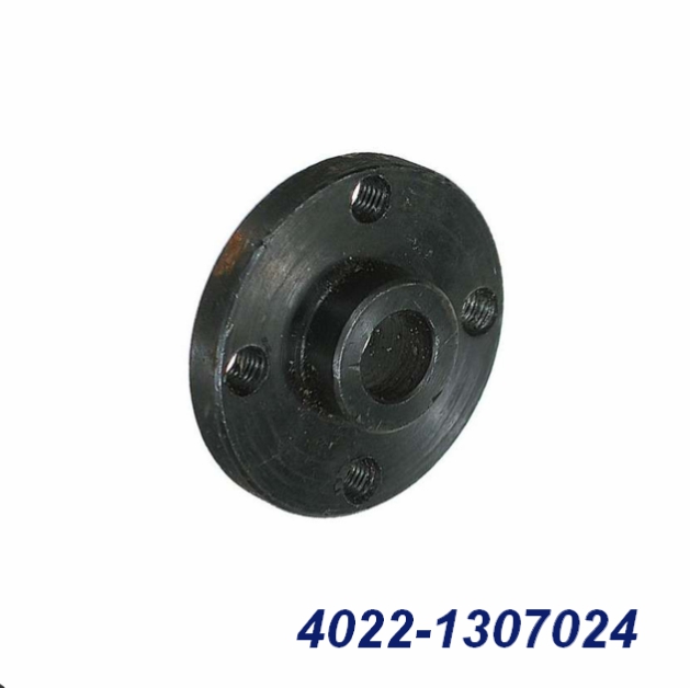 4022.1307024 Flansch Nabe Riemenscheibe Keilriemenscheibe Wasserpumpe GAZ 24-10 Wolga. Water pump pulley flange GAS 2410 Volga. Ступица шкива водяного насоса и вентилятора ГАЗ-2410 Волга.