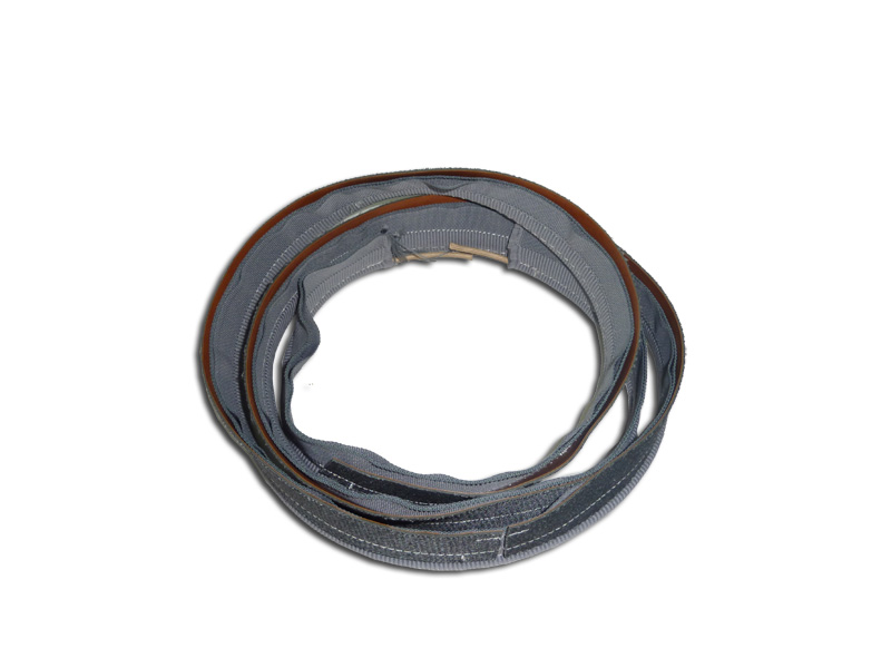 21-5206120 Armaturenbrett Keder GAZ-21 Wolga. Dashboard piping GAS 21 Volga. Кант отделочной рамки ветрового окна автомобиля ГАЗ М-21 Волга.