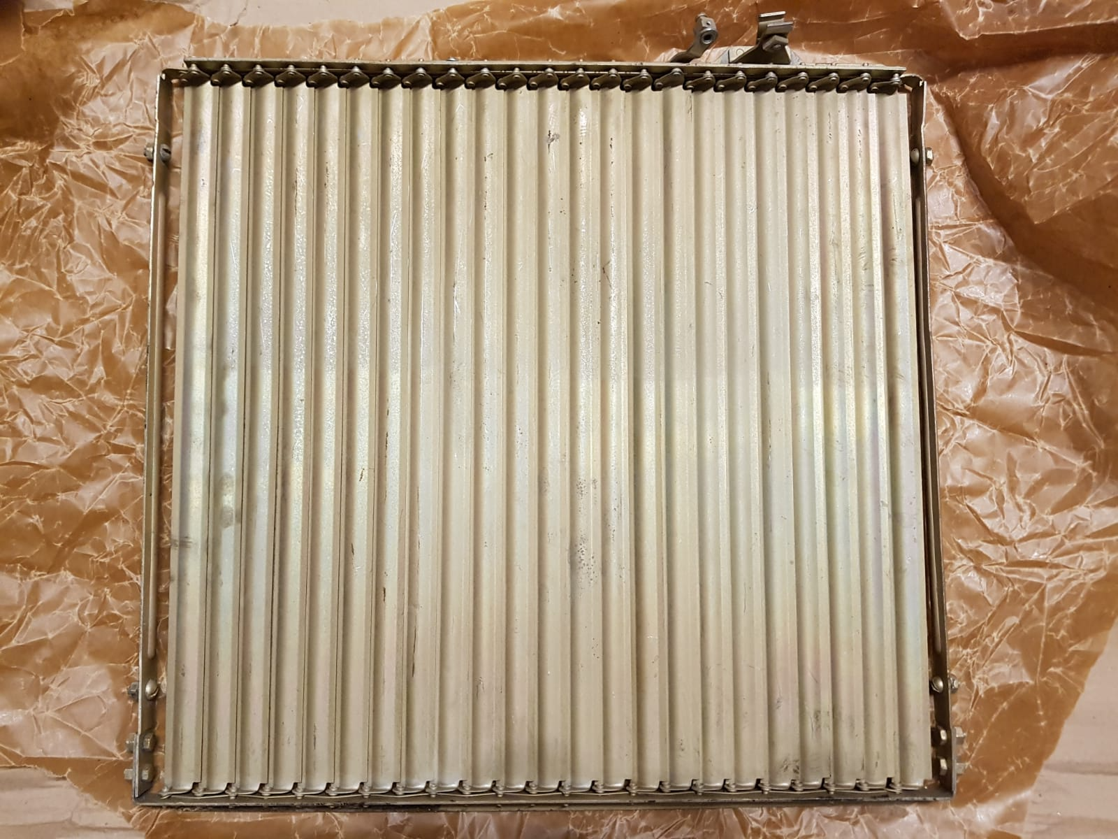 21-1310110-А Kühlerjalousie GAZ 21 Wolga. Radiator shutter GAS M21 Volga. Жалюзи радиатора в сборе ГАЗ М21 Волга.