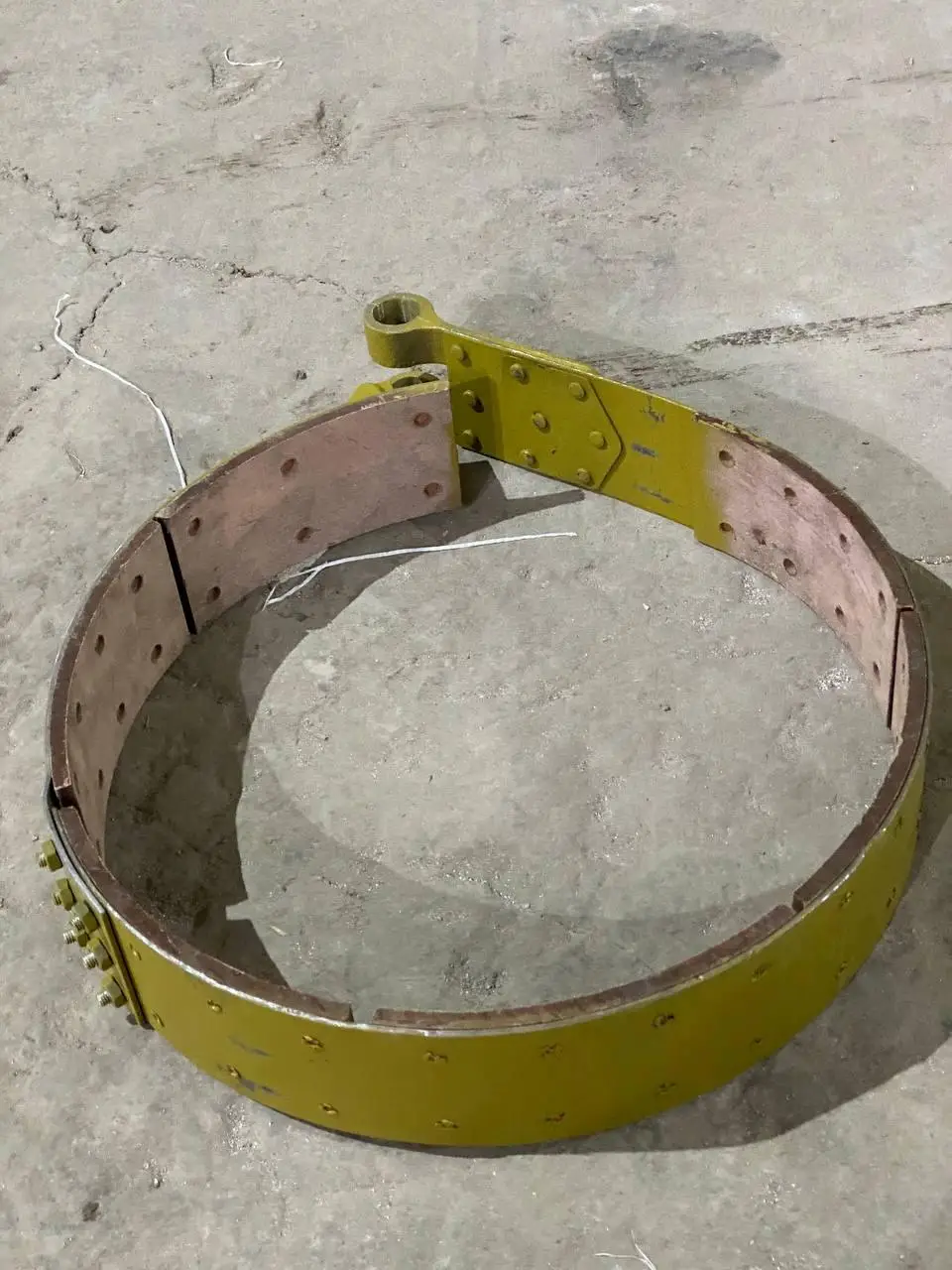 18360  Bremsband komplett Traktor T-100M. Brake Band, Assembly tractor T-100M. Лента тормоза в сборе трактора Т-100М. 