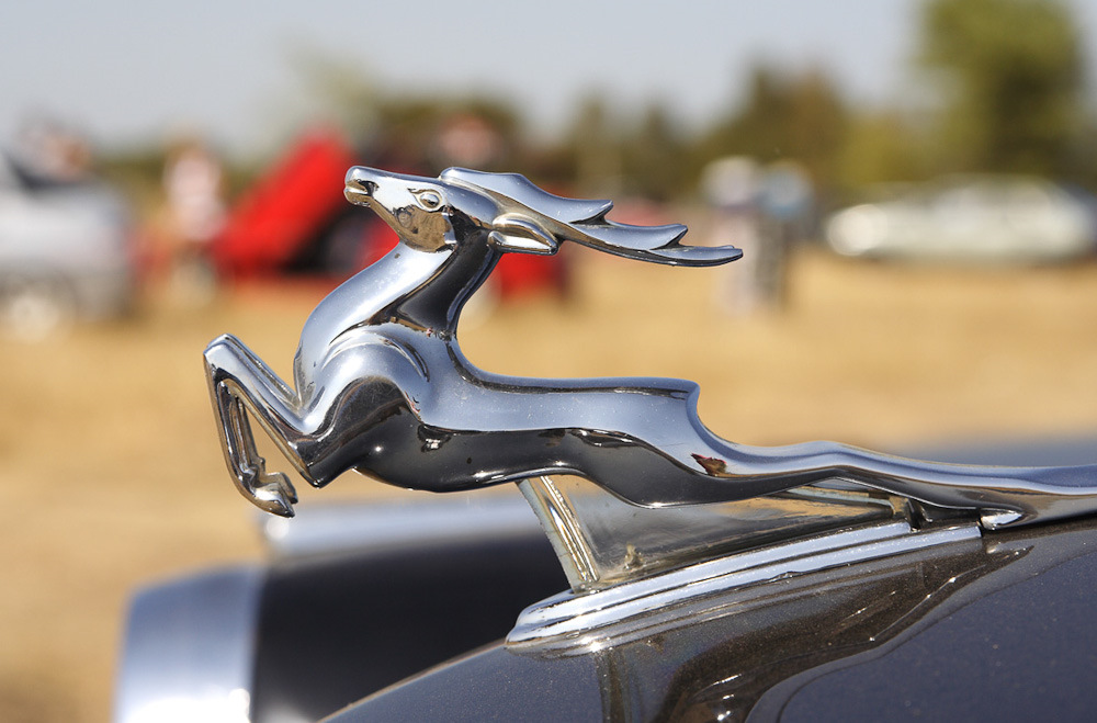 21-8402878 GAZ 21 Wolga Hirsch Motorhaubenfigur, Motorhaubenemblem, Emblem, Haubenfigur, Kühlergrill-Figur, Kühlerfigur. Hood ornament figure Deer GAS 21 Volga. Олень ГАЗ 21 Волга.