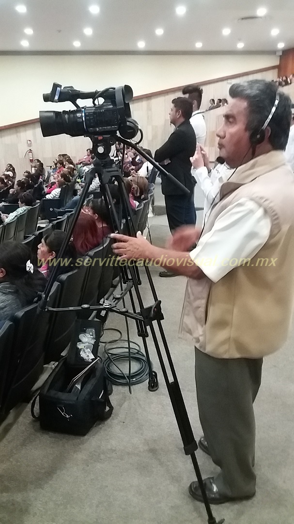 Camarógrafo.  66
