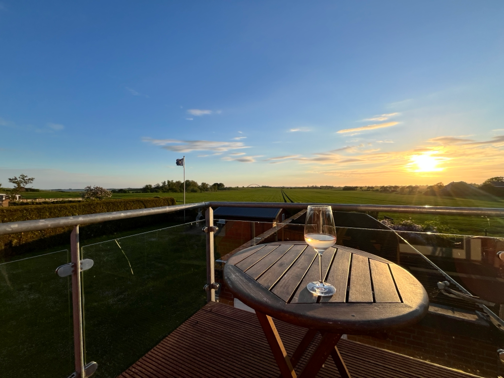 Sonnenuntergang mit Meerblick genießen 