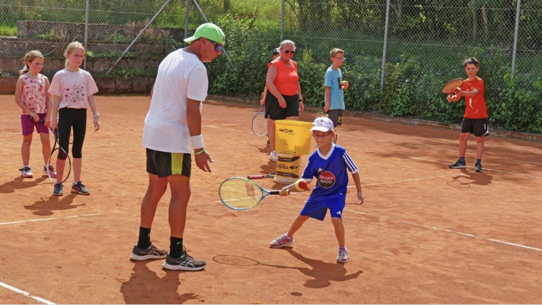 Ferienspaß beim Tennisspiel