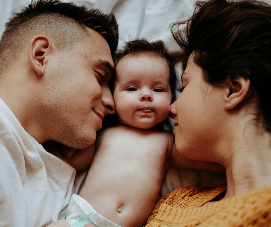 Der sicherste Ort der Welt: Warum Körperkontakt für dein Baby die Basis für ein ganzes Leben ist