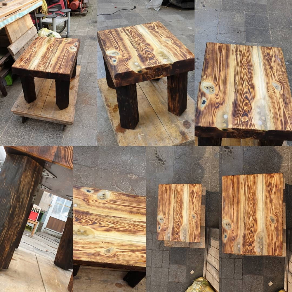 kleiner Couch Tisch / Beistelltisch, geflammt und mit Epoxidharz, nachtleuchtenden Pigmenten und Gold Deco Steinen gefüllt 